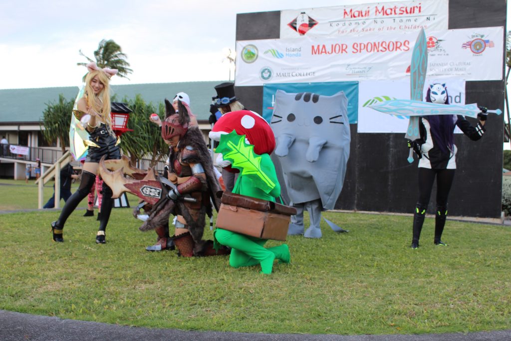 Cosplay Contest entries with the top three costumes posing up front. First place went to the Monster Hunter World costume.